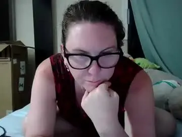 Fuzzypeaches87  live sex cam