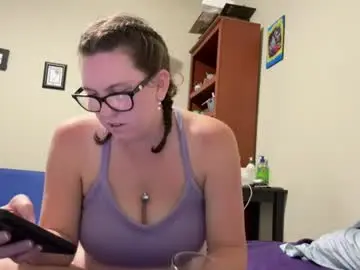Fuzzypeaches87  live sex cam