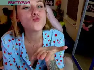 Pr3ttyp1nkpussy  live sex cam