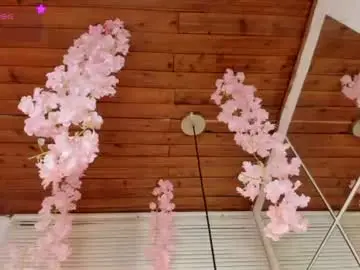 Littlennina  live sex cam