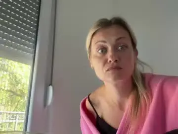 Senvira  live sex cam