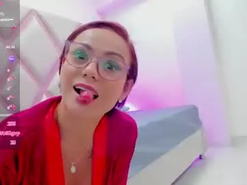 Elara_23  live sex cam