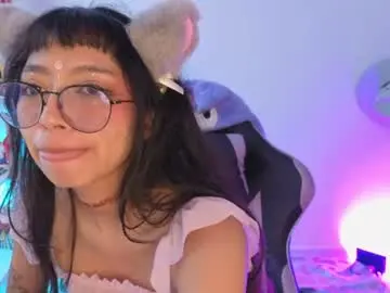 Yommi_winx_  live sex cam