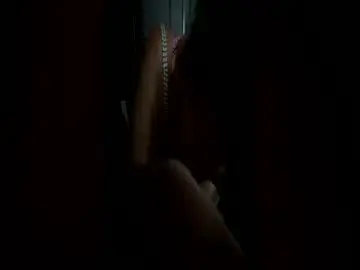Bizzbee35  live sex cam
