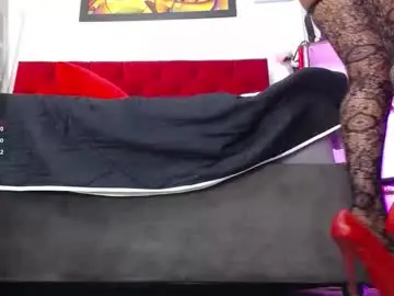 Louise_nails  live sex cam