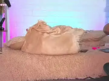 Louise_nails  live sex cam
