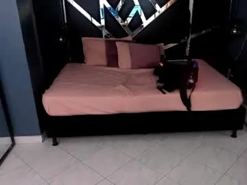 Nini_solei  live sex cam