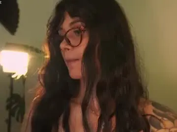 Selenevaughan  live sex cam