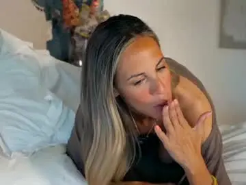 Cique_black  live sex cam