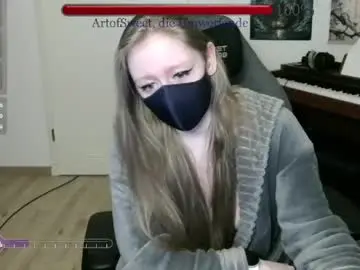 Realartofslut  live sex cam