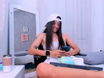 Viictoriiasaenz  live sex cam