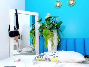 Viictoriiasaenz  live sex cam