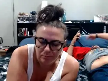 Juiceepawwg420  live sex cam