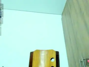 Mellanie33  live sex cam