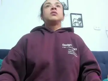 Mellanie33  live sex cam