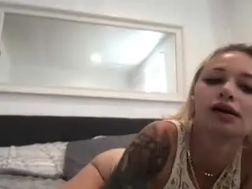 Melody_moans  live sex cam