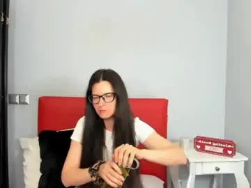 Nadiatrue  live sex cam
