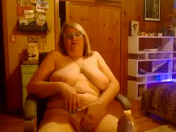 Misskittyfox  live sex cam