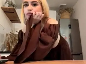 Nadiaknake  live sex cam