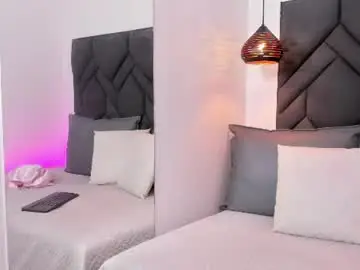 Nicolle_laurent  live sex cam