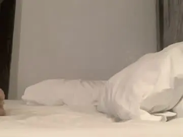 Shyhotnerd  live sex cam