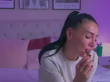 Yviesweet  live sex cam