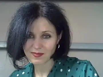 Hello_viki5  live sex cam
