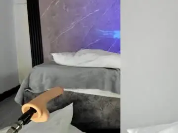 Ivonneaniston  live sex cam