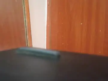 Pretty_mia2211  live sex cam