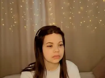 Astridsteighner  live sex cam