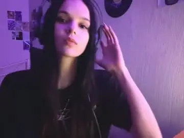 Bettierobison  live sex cam