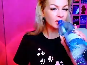 Caroline_moan  live sex cam