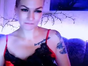 Caroline_moan  live sex cam