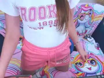 Lexihoward  live sex cam