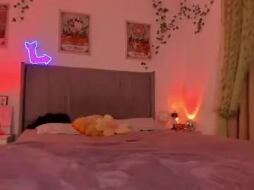 Whitekatze  live sex cam