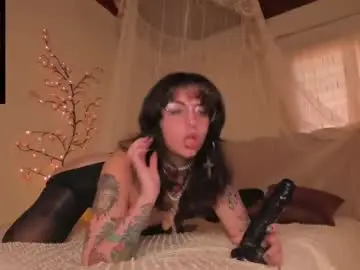 Whitekatze  live sex cam