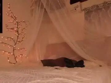 Whitekatze  live sex cam