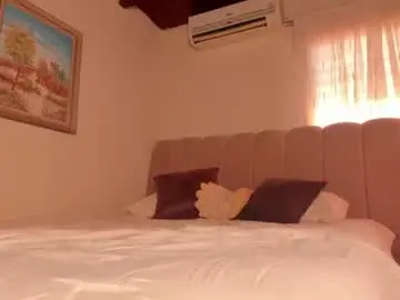 Whitekatze  live sex cam