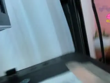Emi_sary  live sex cam