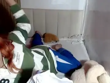 Hoelyaurora  live sex cam