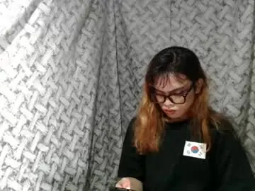 Hoelyaurora  live sex cam