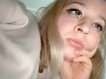 Mila_420  live sex cam