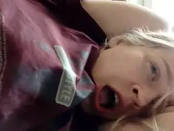 Mila_420  live sex cam