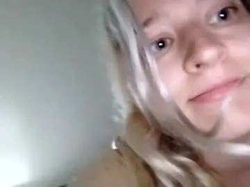 Mila_420  live sex cam