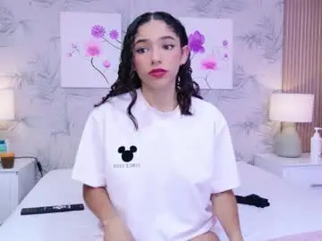 Hazelmoret  live sex cam