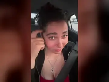 Hellooli  live sex cam