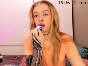 Kittyyskate  live sex cam