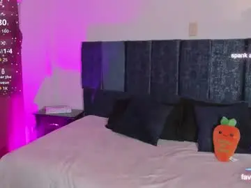 Kiimowens  live sex cam