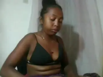Laqueen12  live sex cam