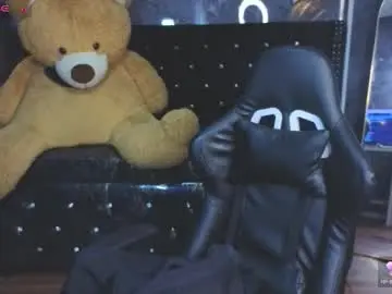 Ari_lynn_b_  live sex cam